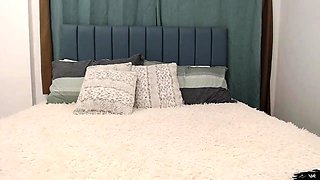 Big boobs webcam slut toys her asshole