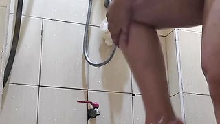 Indo girl is taking a shower