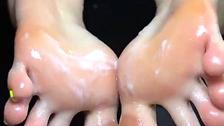Amateur Foot Fetish Girlfriend Sucks and gives a Footjob