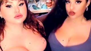 Amateur Latina Milf Masturbates on Cam