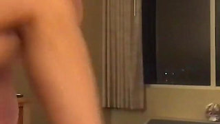 Blonde with a Perfect Body Really Puts on a Show