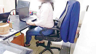 I finally got my coworker to fuck me in my office parte 1