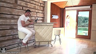 Natural Buxom Ayda Swinger massage sex