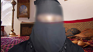 Bangladeshi girl wearing burqa comes to Saudi Arabia and gets fucked at home for money