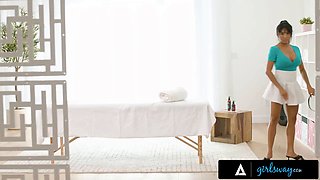 Girlsway - Big Tits Ember Snow melts under Laney Grey's mitts in hot massage - spanish subtitles