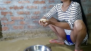 House Owner Fuck Servant Maid In The Kitchen,Kam waalli Bhabi ko malik ne khana banate samay pelke kitchen pe choda