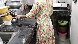 Kichen me step sister ko nanga kar ke pel diya