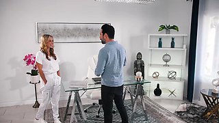 Massage therapist Tommy Pistol gets wild with Summer Vixen