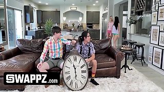 Fit And Horny: Teen 18+ Stepsiblings Living Room Jizz Session 11 Min - Alex Coal, Tyler Cruise And David Lee