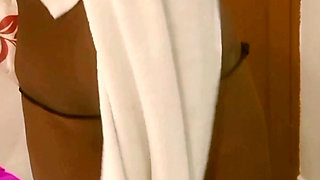 Desi Tamil MILF Renu’s Handjob for Boss Spills Cum on Navel, Nude Bath Cuck Watches! Indianhotwifex