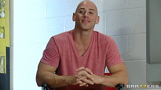 Feel Me Up To The Rhythm With Johnny Sins, Daisy Cruz - Brazzers