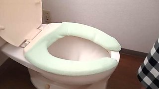Japanese MILF Mayumi Kanzaki Amateur Pee Fetish Solo in Home Toilet