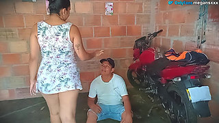 Mechanic comes to see my motorcycle and measures my oil