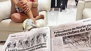 Mi Linda Vecina Se Aprovecha De Mi Inocencia Y Me Convence Para Que Yo La Folle Duro Y Me Corra