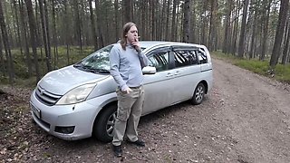 amateur couple fucks on the roadside in the car
