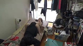 ロングヘアのスレンダー美女が素人男性の部屋でリアルなハメ撮りエッチ