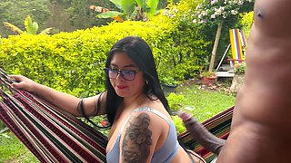 Curvaceous smashes her boyfriend's BBC while fucking in hammcok