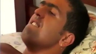 Vivian beautiful and hot brunette moaning and cumming giving the pussy and the cusinho very tasty