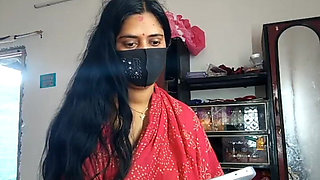 Indian Desi Beautiful Bhabi First Appearance on Cam