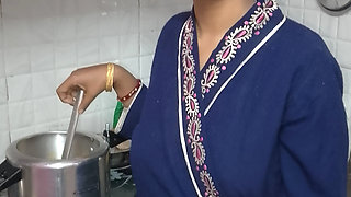 My wife bana rahi hai chicken curry