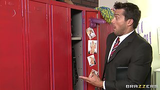 Slut In The School With Ramon Nomar, Sammie Spades - Brazzers