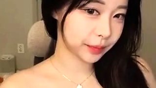 Amateur webcam toying wet pussy