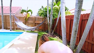 Jenni Noble: Extreme Bikini Bustin'