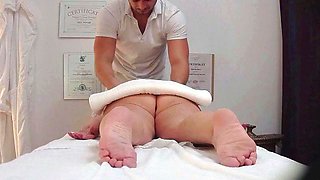 Busty lady gets an erotic massage