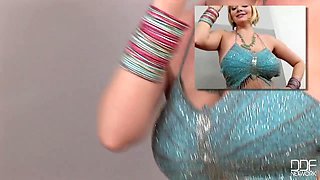 This busty solo will make you hard