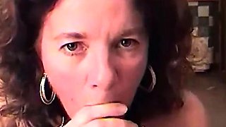 MOM GIVES AMAZING BLOWJOB TO BIG COCK