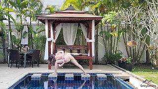 Nude Yoga: Balance Practice Workout - Grey Desire