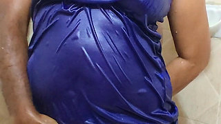 Hottest Kissing Girl in the Bathroom