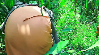 Deshi Bhabhi Fucked Hard in Cornfield - First Time Anal & Doggy Style