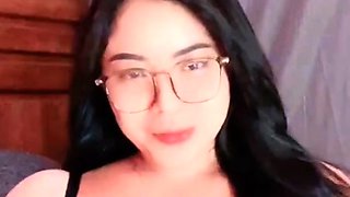 Webcam fun mature brunette with toys cum on cam