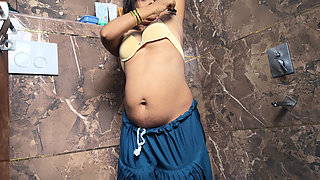 Indian Cougar Aunty enjoy Blowjob and fucked