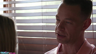 Familyxxx - Chloe Rose Knows Her Stepdaddy Is Always Right