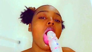 Webcam beauty and her toys have solo sex