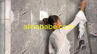 Amateur Hot Babe Dancing Her Ass Up While Taking A Shower