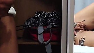 Amigo Do Meu Entiado Escondido No Guarda Roupa a Madrasta Ensinou O Inocente a Trepar