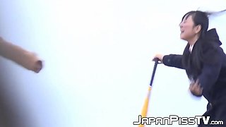 Adriana Chechick caught peeing outdoors by voyeurs - Japanese babes are hot!