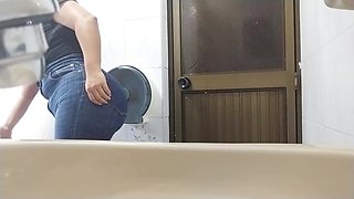 Clinic Patient Caught by Many Cameras Pissing