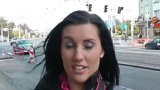 Hot real girl in outdoor fucking