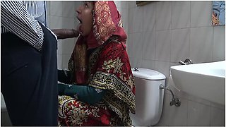 A Horny Turkish Muslim Wife Meets With A Black Immigrant In Public Toilet 5 Min