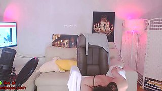 Lovely Korean babe showing her sexy body