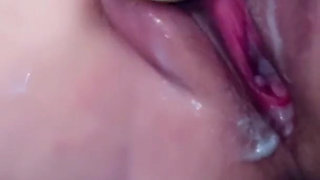 Creamy yoga pants squirt & toying