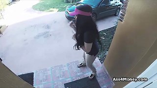 Pizza delivery girl fucks for cash on video