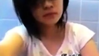 Amateur Asian Girl in Glasses Masturbating