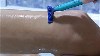 Shaving My Bare Legs & Masturbating Naked in the Bath