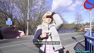 British tourist sucks Czech dick