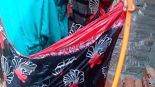 Sadia Is a Very Sexy Girl Shows His Pussy